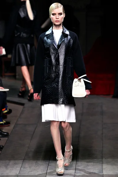Look 28